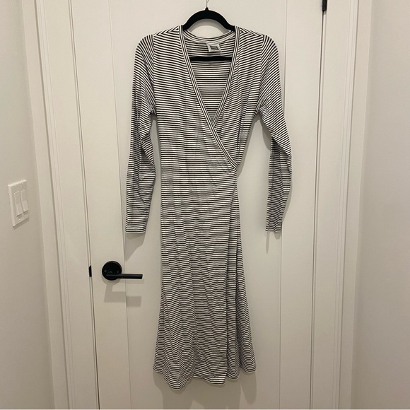 NOM Maternity Wrap Dress - Picture 4 of 4